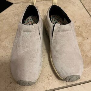 Merrell size 5 true suede slide on mock